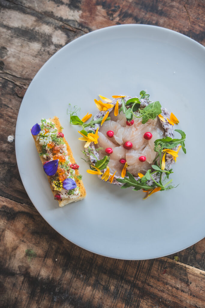 Crudo de dorade gel de grenade et citron vert condiment algues dulce vinaigre de Xeres 5 - Accueil Grand Chemin Traiteur Crudo de dorade gel de grenade et citron vert condiment algues dulce vinaigre de Xeres 5- Grand Chemin